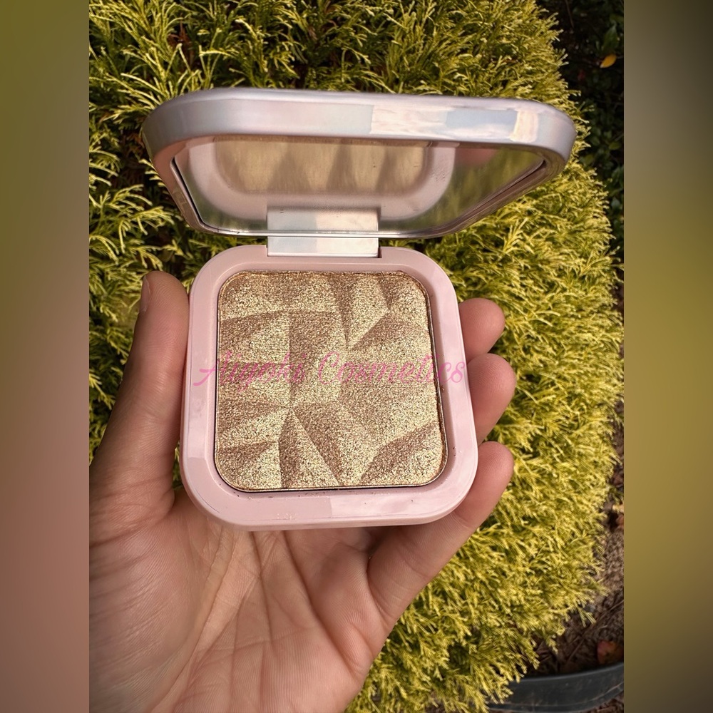 Cashmere Gold — Luxury Illumination Highlighter
